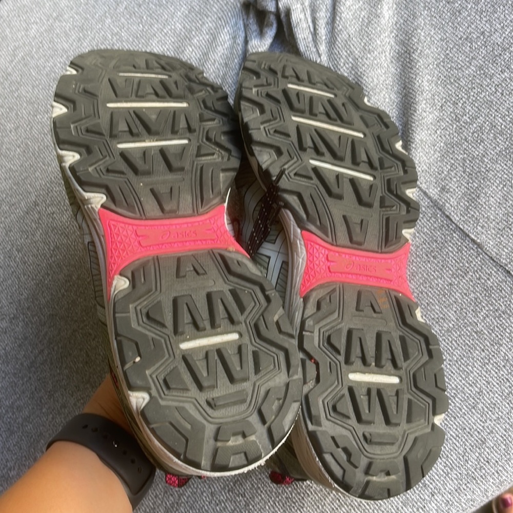 ASICS - Picture 3 of 3